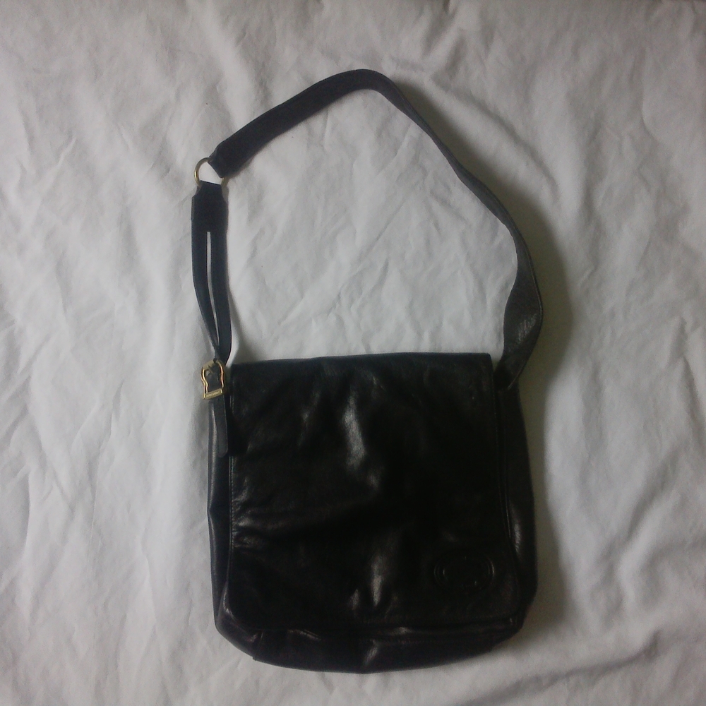 Ralph Lauren Black Leather Messenger Bag with Sleek Finish